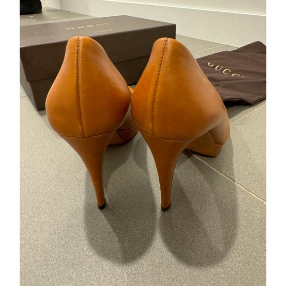 New in Box GUCCI Nappa Betty Plattorm Pumps size 37.5 Caramel Brown $600 - Picture 4 of 6